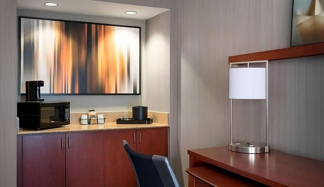 2 Spacious Good-Value Accommodations! Pet-Friendly, Free Public Parking
