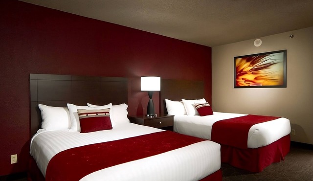 2 x Sedona Pool View Queen Non Smoking Room at Edgewater Casino Resort in Laughlin