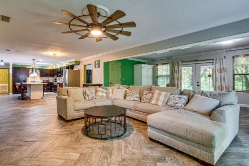20 Mi to Universal Studios! Secluded 5-Acre Escape