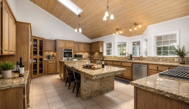 25% Off Aug 11&12! Great 4 Families Pool, Hot Tub*