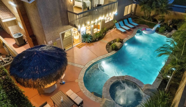 2500 sqft House w/Pool, Hot Tub, King Bed, 4-Bedroom