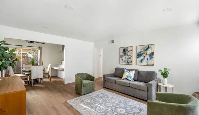 2Bd/2Bth Close To South Coast Plaza | Restaurants