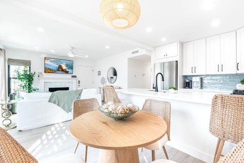 2Br Renovated Coastal Home W Central Ac Steps From Beach By Beachview Rentals