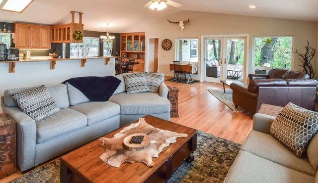 3.3k Sqft, Arcade, Views, EV, Pinecrest & Dodge Ridge
