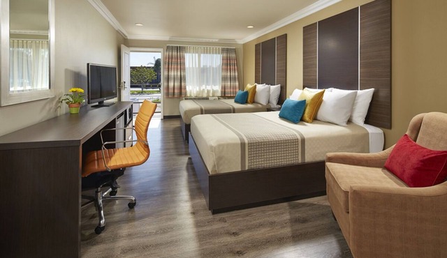 3 Affordable Units – Pool, Parking & Minutes to Disneyland!