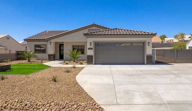 3-bedroom 2 bath desert retreat 5 min to river and casinos