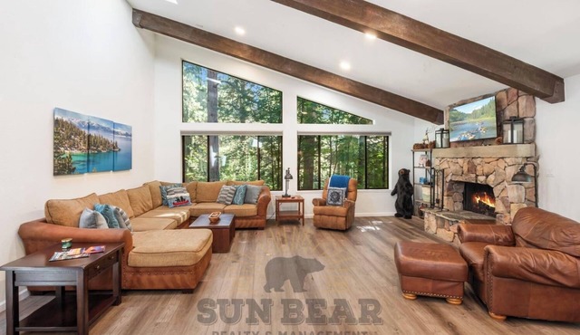 3 Bedroom near Hyatt w Garage (1000LA14)