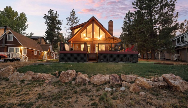 3 Cubs Lakefront Cabin