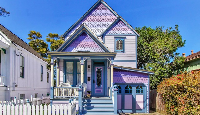 3792 The Lavender House ~ Walk to Town & Beach