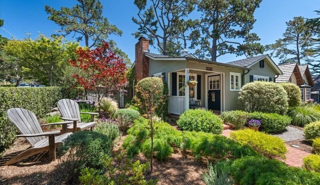 3806 La Belle Vie - Cute Carmel Cottage