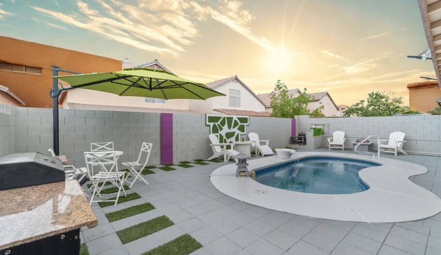 3BR/3BA w/Pool & BBQ 15 Mins to Strip & Airport