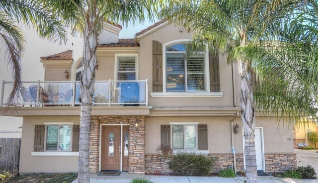 3BR One block to Beach!