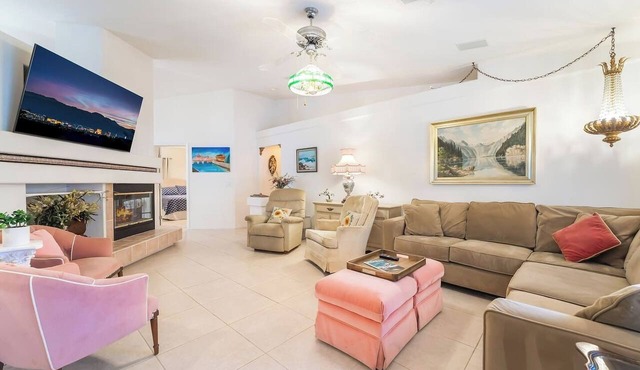 3BR Vegas Home Jacuzzi Suite BBQ Pet Friendly