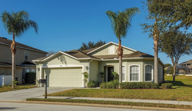 4-Bedroom Villa with Private Pool & Spa - near Disney & ChamionsGate