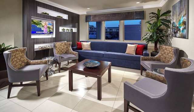 4 Comfortable Units – Pool Access & Minutes to Disneyland & Attractions!