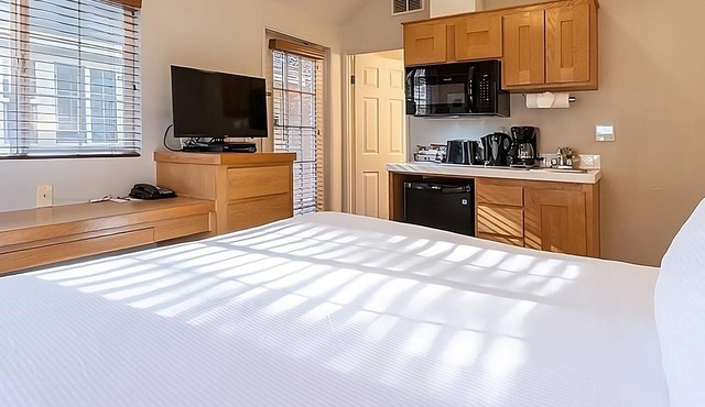 4 Units | Pool & Free Parking | Near Downtown Napa