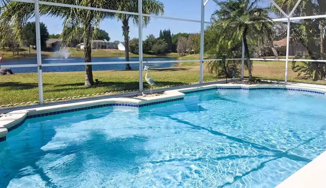 4Bed/3Bath Sunny Lakeview Escape