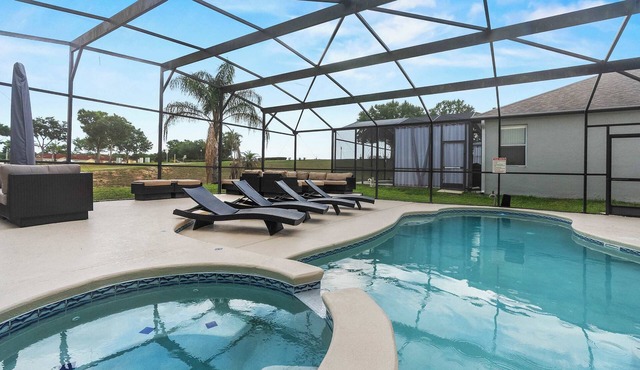 4BR retreat w/screened pool & spa