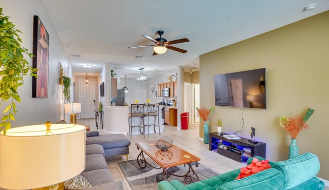 5 Bed pool home, 2 King masters Close to Disney and shops and Golf