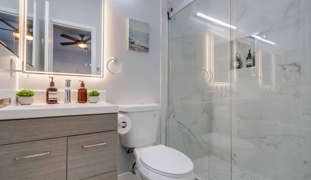 5 Bedroom Spacious Central Duplex Home w/2 Spas