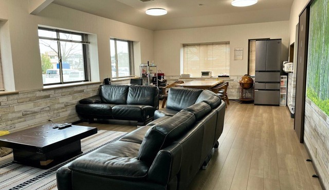 5 minute walk to sandy beach & surf spots. Perfect for surfing, swimming, and fishing.