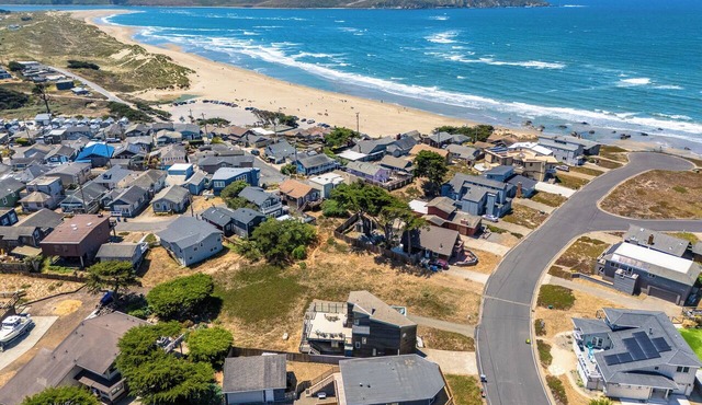 5 Star Dillon Beach Playcation! Walk to Beach~Hot Tub~Game Room~Knot A Care!