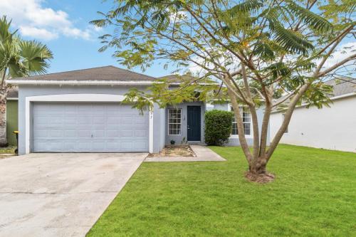 54 Pool Home Located In Sunset Ridge Community!