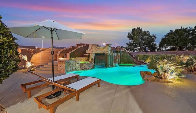 5BR Luxury Villa Pool, Spa, RV Parking, Sleeps 12