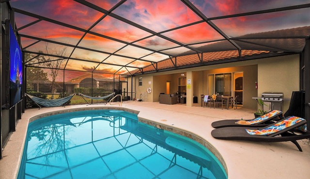 5BR stay w/private pool & resort access