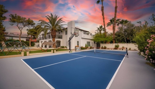5BR w/Pickleball &GameRoom &Pool -10 Min to Strip in Spring Valley