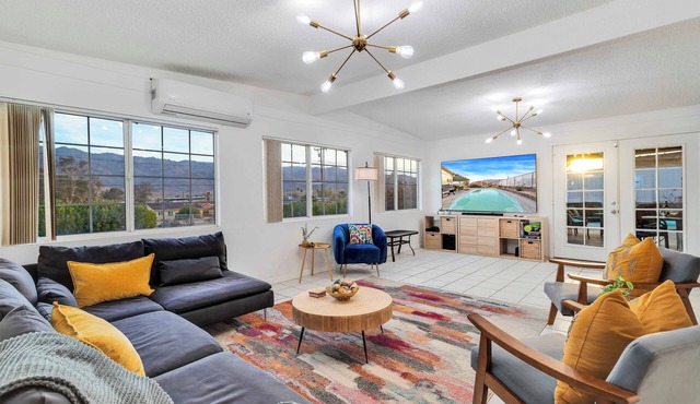 6 Mi to Joshua Tree: Home w/Outdoor Oasis & View!