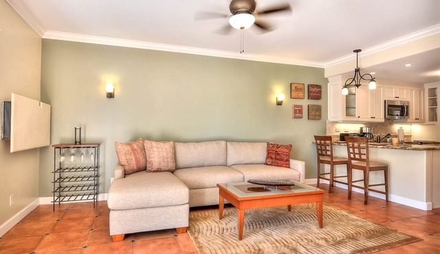 604 Gorgeous Renovated Condo, Steps to Omni Spa, PFC & Exclusive Building Pool