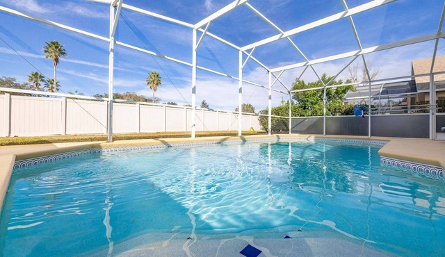 655 - Spacious 5-Bed Home with Private West-Facing Pool in Gated Community Near Orlando Attractions
