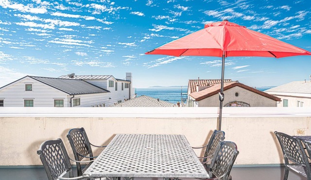 7BR Newport Beach Duplex, Only Steps to the Sand!