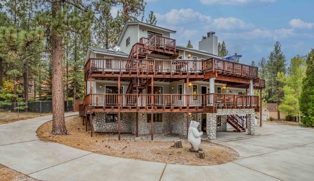 9 Bedroom, 13 Beds - 2 Gamerooms, Basketball & Golf