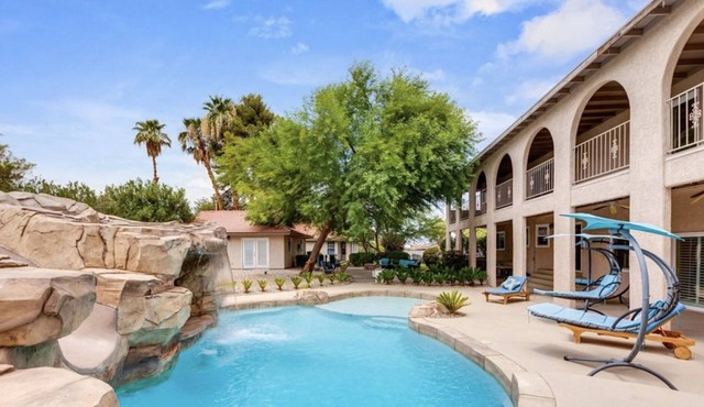 9BD/9BA MEGA VILLA W/ 2 CASITAS: Waterslide Grotto Pool Spa Gym! ⭐️⭐️⭐️⭐️⭐️