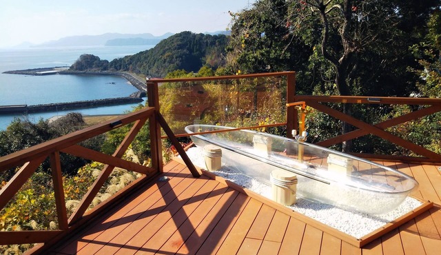 A cottage with a spacious deck overlooking the sea /Amakusa Kumamoto