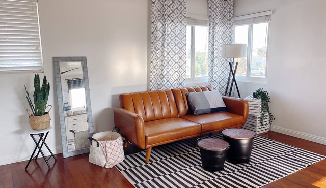 A Cozy Guesthouse in Central O.C.