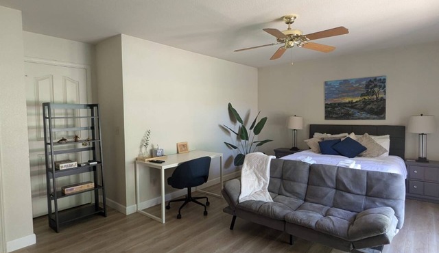 A Cozy Room with Private Entrance