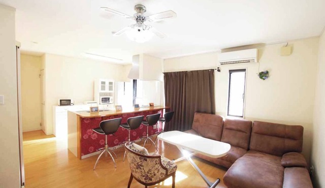 A guesthouse limited to one couple. Conveniently located in the center of Amami Oshima for sightseeing. 30 seconds to the largest downtown area, Yajin River. Fully equipped kitchen and laundry facilities are available for long-term stays.