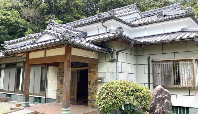A whole old minka house in a natural setting with an open-air bath