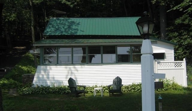 Adirondack Lake Front Cottage in Queensbury