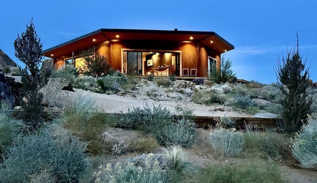 Amazing Lone Pine Cabin for Glamping in California in Lone Pine