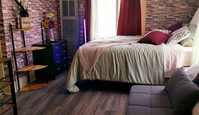 Amazing Studio with Character - Walk to Beach
