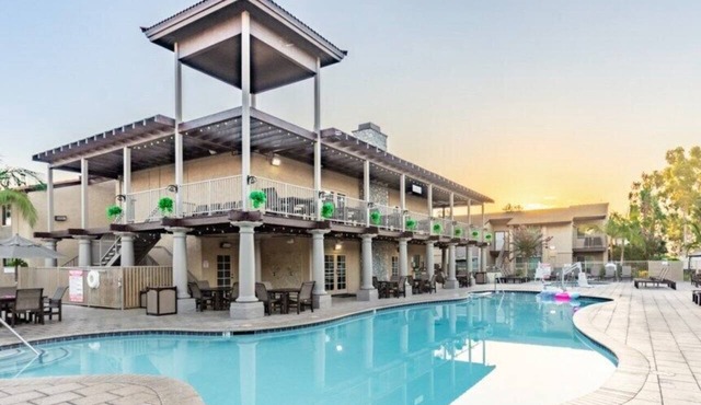 Anaheim | Disneyland Weekend Stay | Pool & Hot Tub