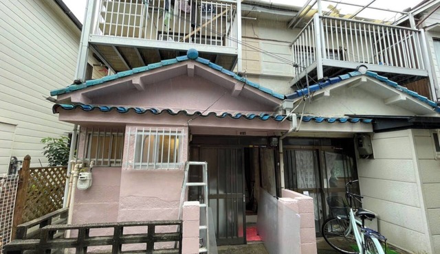 AnNam Stay NEW HOTARUGAIKE: 15 minute walk to Osaka Airport (Itami Airport)! 15 minutes to Umeda by train! Two-story, one-group townhouse.