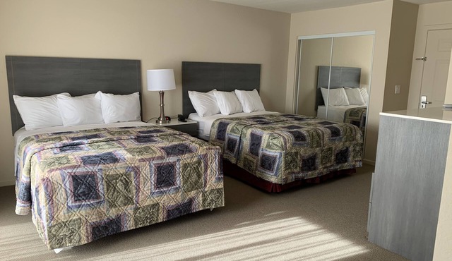 Apple Valley Hotel & Lodge