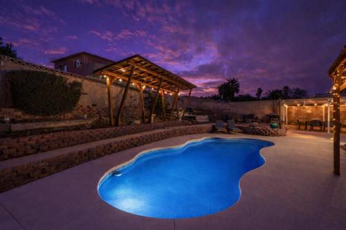 Arcade Lounge with Pool, Spa, Billiards near the Vegas Strip!