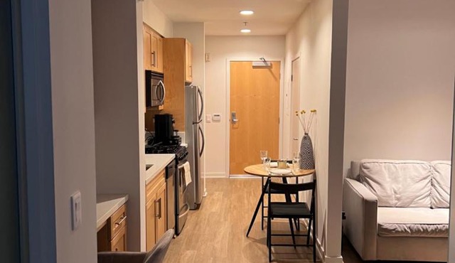 Arion- Cozy Santa Monica getaway steps to the beach Free Parking
