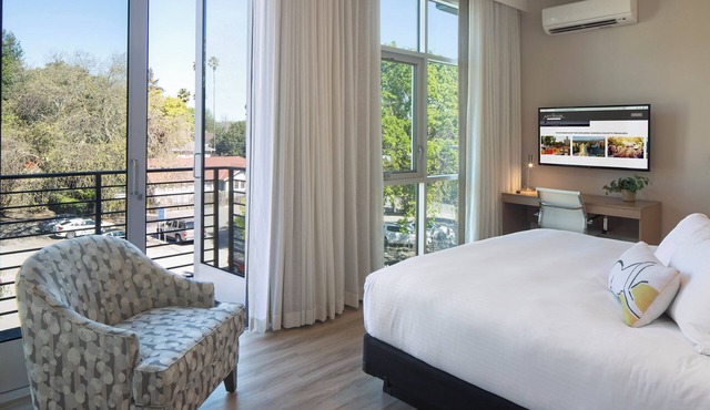 Art House Hotel and Suites